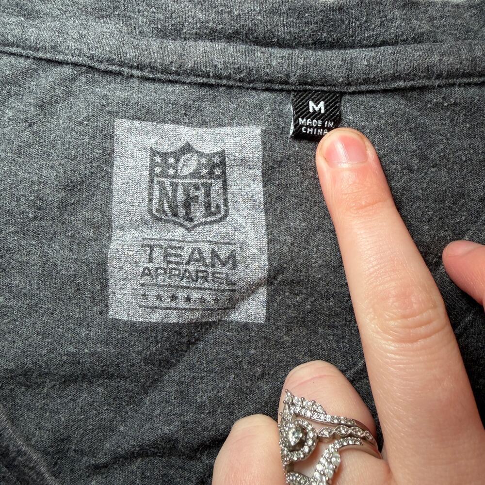 NFL TEAM APPAREL Women's V-Neck T-Shirt M Gray Heather Graphic - Picture 2 of 7